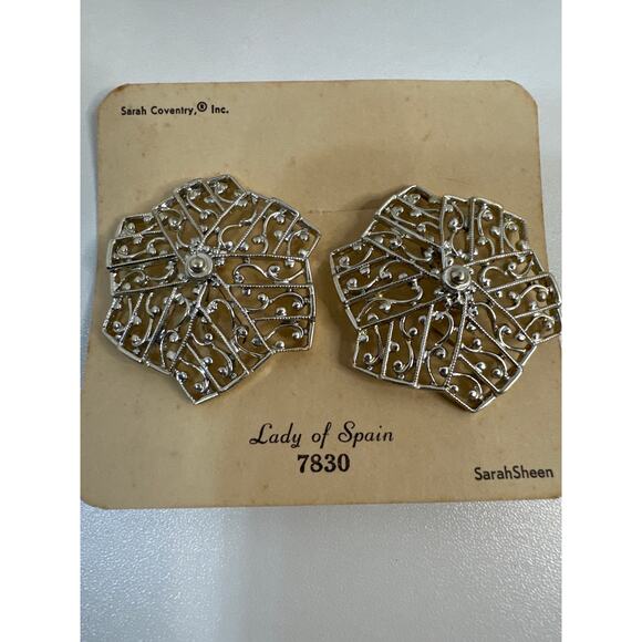 Vintage Sarah Coventry 1961 Lady of Spain clip on Earrings New Still in Box. - Picture 3 of 7